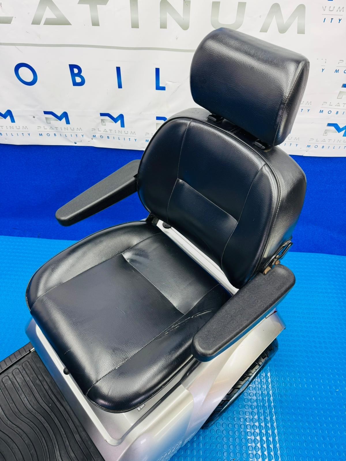 TGA Breeze S3 8MPH LARGE Mobility Scooter All Terrain 1847