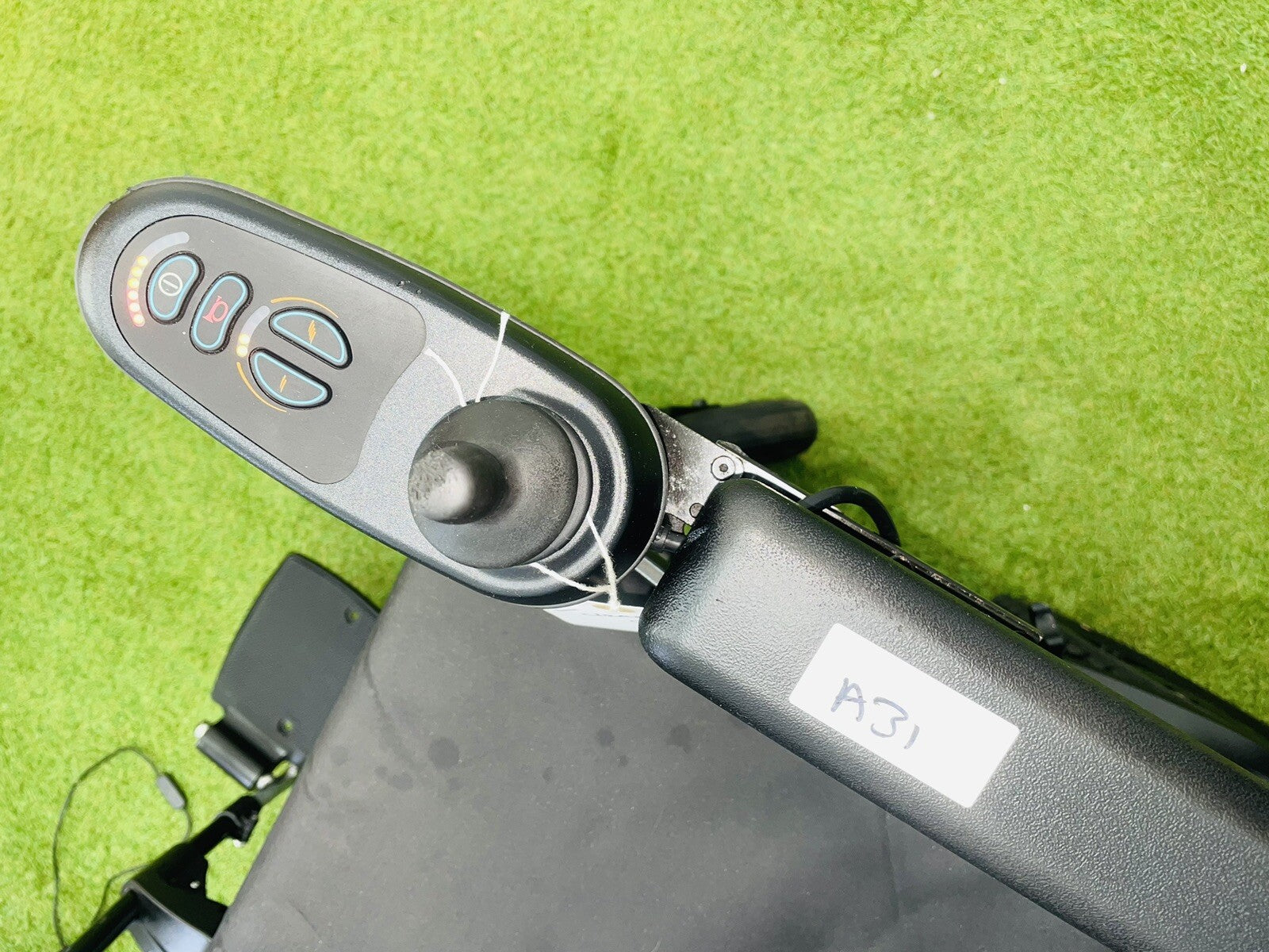 Powerchair Quickie Q100R Compact Indoor Outdoor Sunrise Medical Comfy Mid Wheel