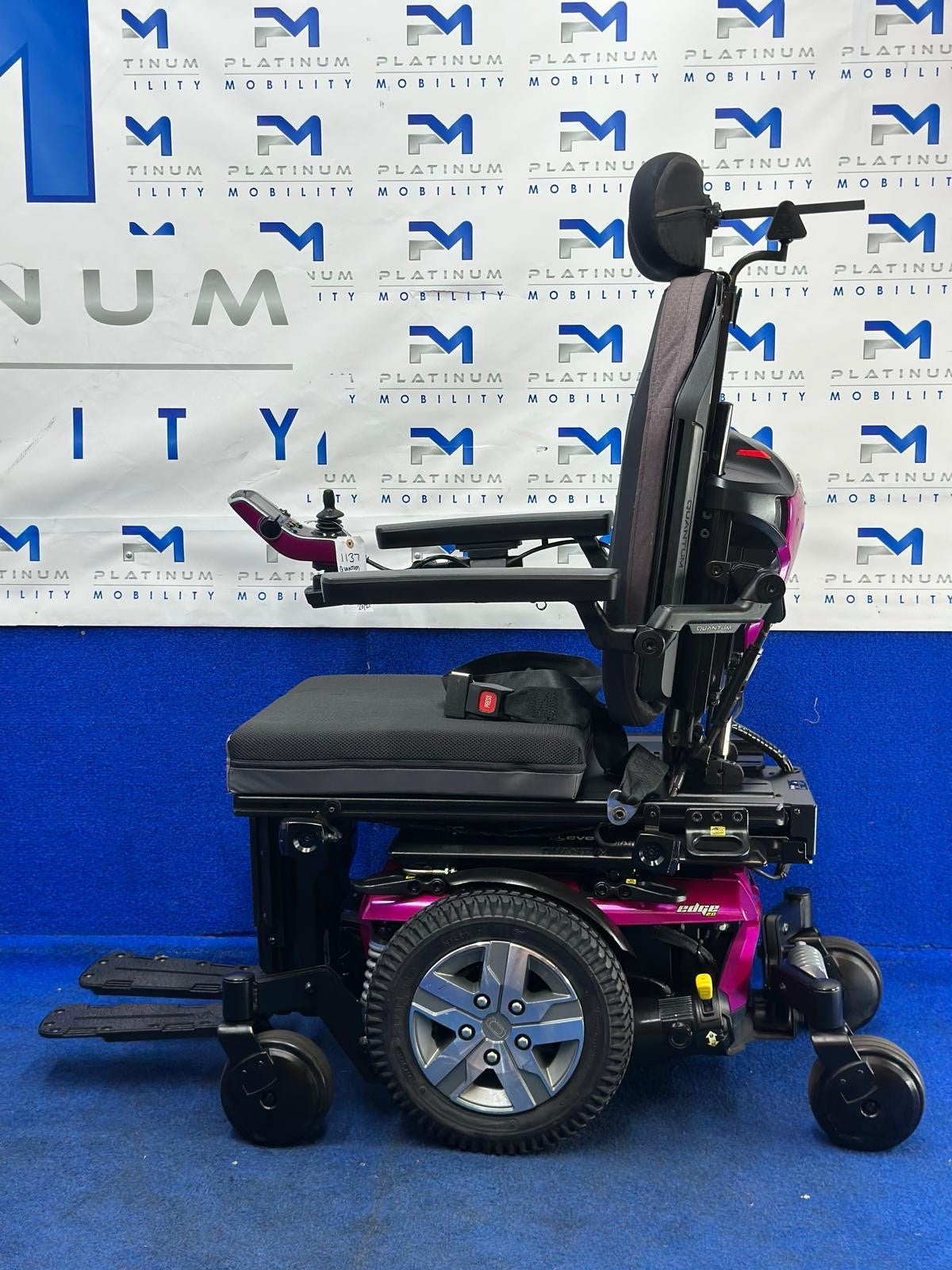 PRIDE QUANTUM Q6 EDGE 2.0 i-LEVEL 6 MPH ELECTRIC MOBILITY POWERCHAIR 1137