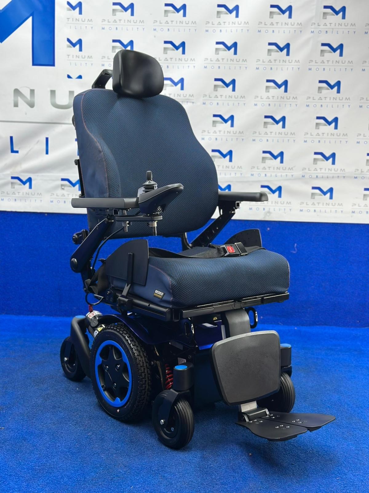Quickie Q300 M Mini Powerchair 4 mph Riser Electric Wheelchair by Sunrise (1092)