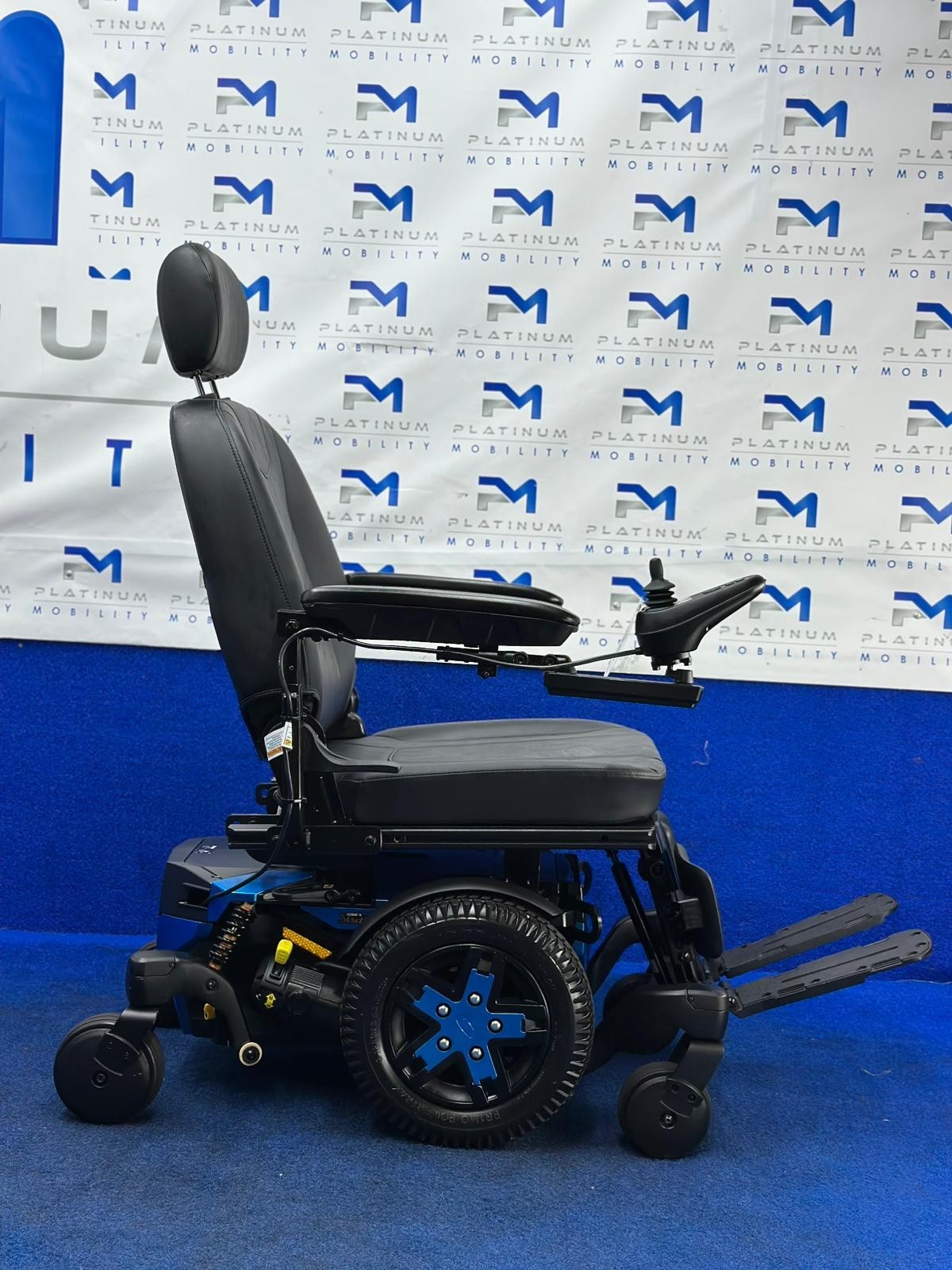 Quantum Edge 3 Stretto Powerchair – 4mph, Compact Electric Wheelchair (941)