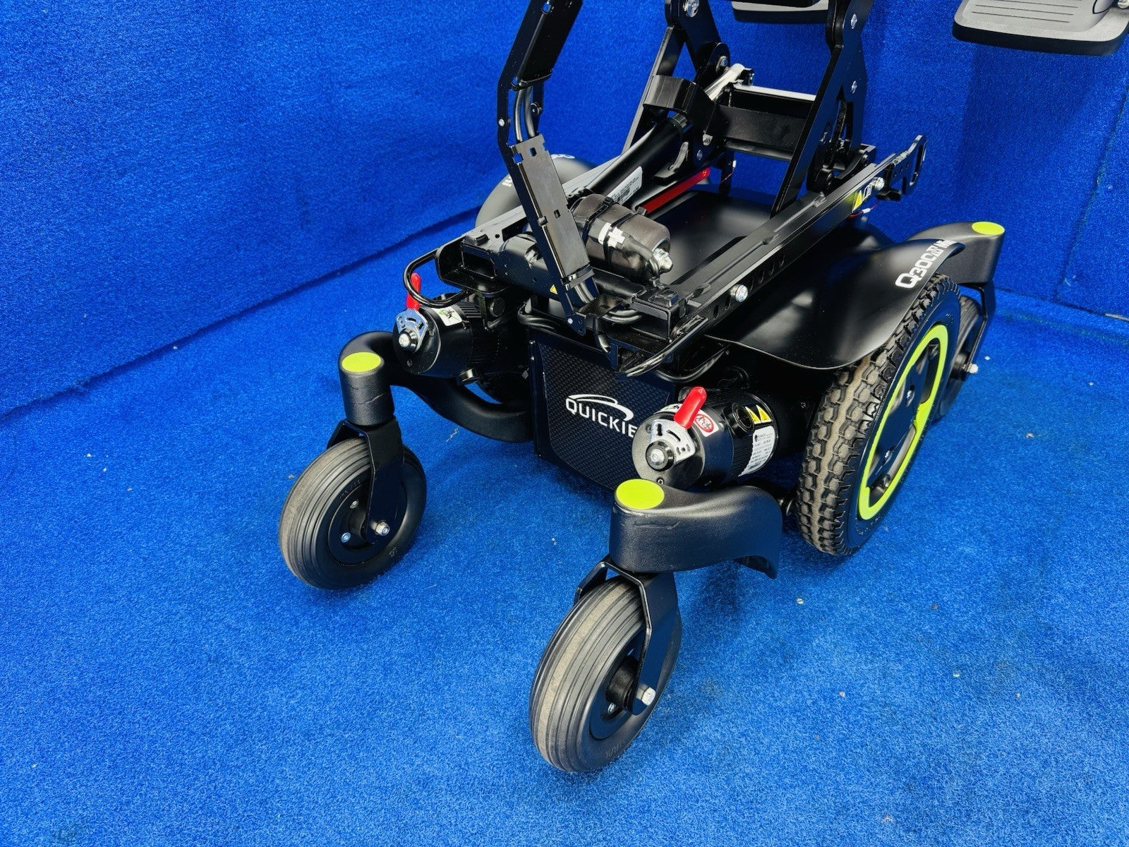 QUICKIE Q300 M MINI 4 MPH ELECTRIC MOBILITY POWERCHAIR ELECTRIC WHEELCHAIR 926