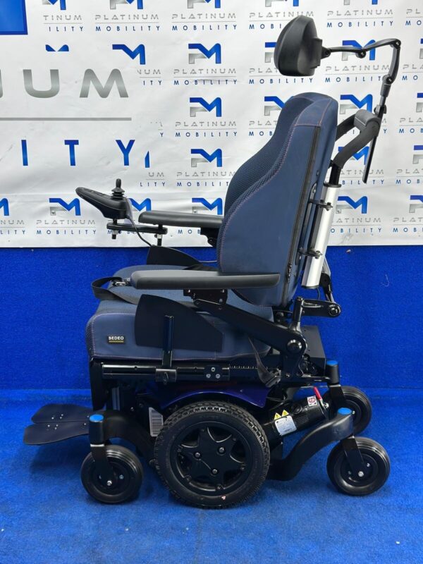 QUICKIE Q300 M MINI 4 MPH ELECTRIC MOBILITY POWERCHAIR ELECTRIC WHEELCHAIR 1077 - Image 2