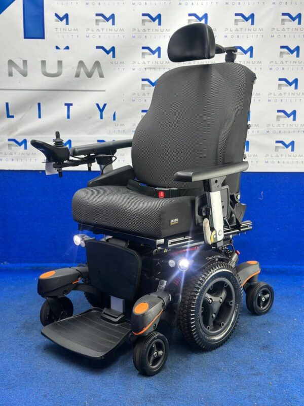 Quickie Q700 M Powerchair – 6 mph All Terrain Electric Wheelchair  (1122) - Image 2