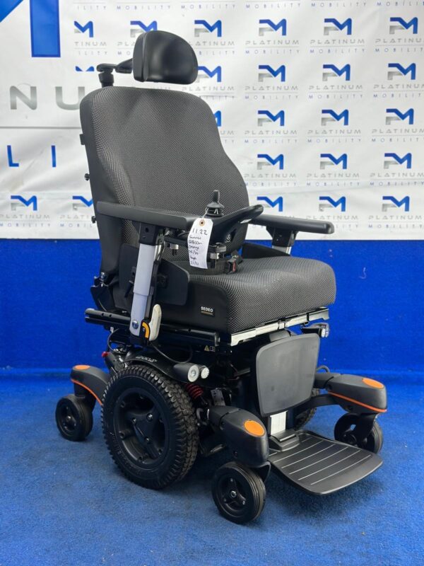 Quickie Q700 M Powerchair – 6 mph All Terrain Electric Wheelchair  (1122) - Image 3