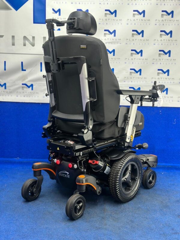 Quickie Q700 M Powerchair – 6 mph All Terrain Electric Wheelchair  (1122) - Image 6