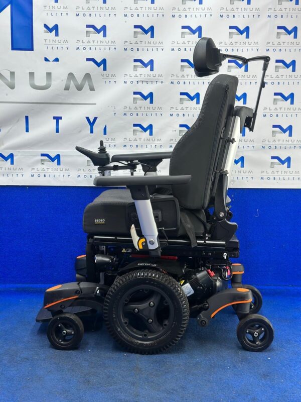 Quickie Q700 M Powerchair – 6 mph All Terrain Electric Wheelchair  (1122) - Image 7