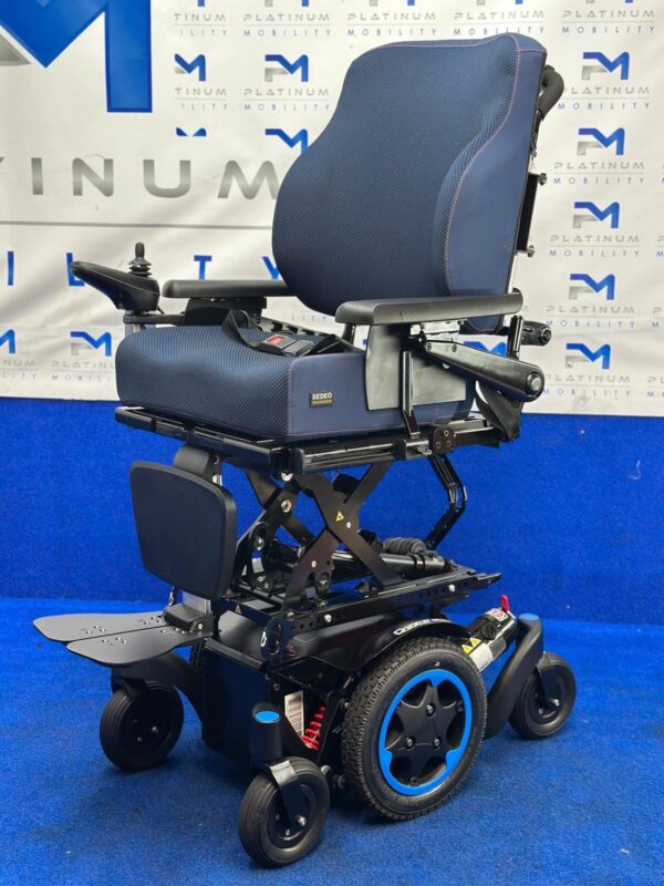 Quickie Q300 M Mini Powerchair 4 mph Riser Electric Wheelchair by Sunrise (1416) - Image 2