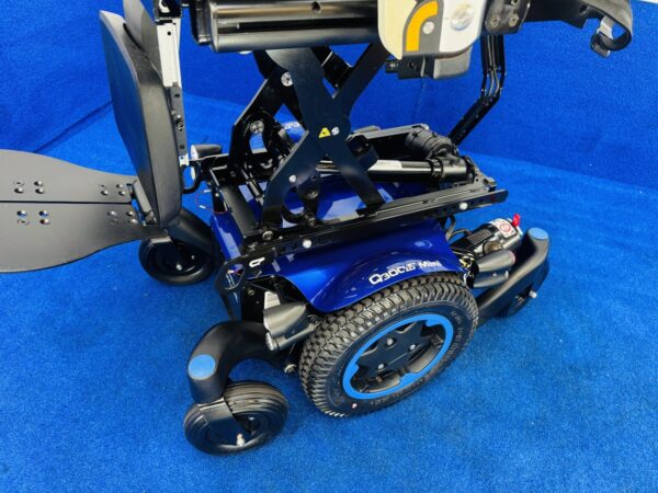 Quickie Q300 M Mini Powerchair 6mph Riser Electric Wheelchair by Sunrise (1157) - Image 10