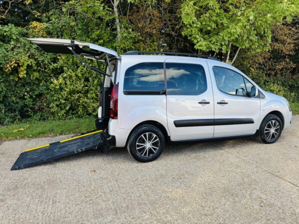 CITROEN BERLINGO M-SPACE Auto WAV Diesel 3 Seats Wheelchair Accessible - Image 4