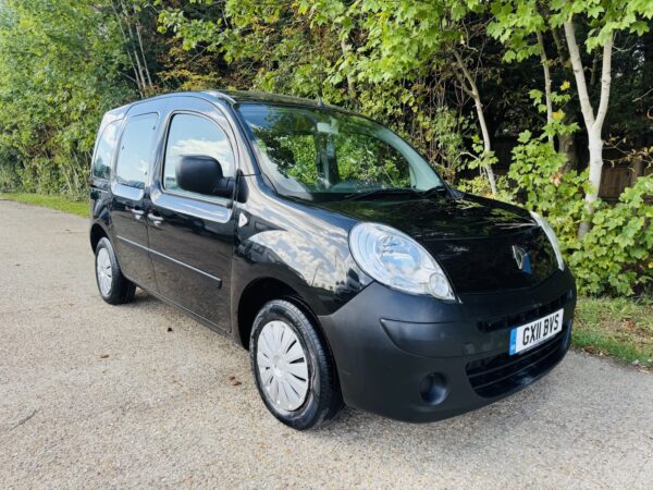 2011 RENAULT KANGOO PLUS AUTO PETROL WAV Diesel 2 Seats Wheelchair Accessible - Image 3
