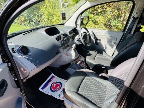 2011 RENAULT KANGOO PLUS AUTO PETROL WAV Diesel 2 Seats Wheelchair Accessible - Image 4