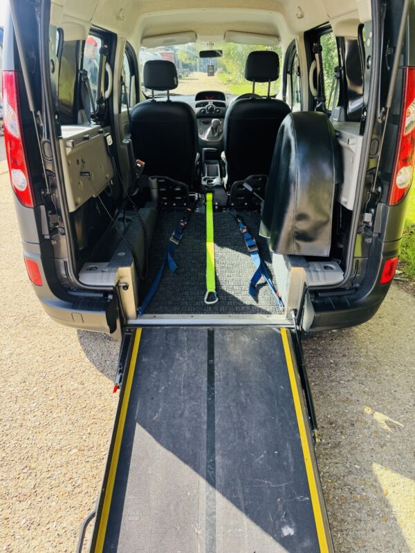 2011 RENAULT KANGOO PLUS AUTO PETROL WAV Diesel 2 Seats Wheelchair Accessible - Image 10