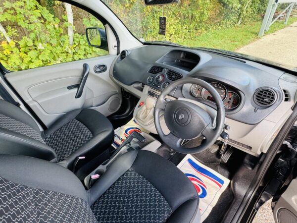 2011 RENAULT KANGOO PLUS AUTO PETROL WAV Diesel 2 Seats Wheelchair Accessible - Image 11