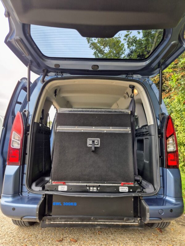 2015 PEUGEOT PARTNER TEPEE WAV Diesel 3 Seats Wheelchair Accessible - Image 9