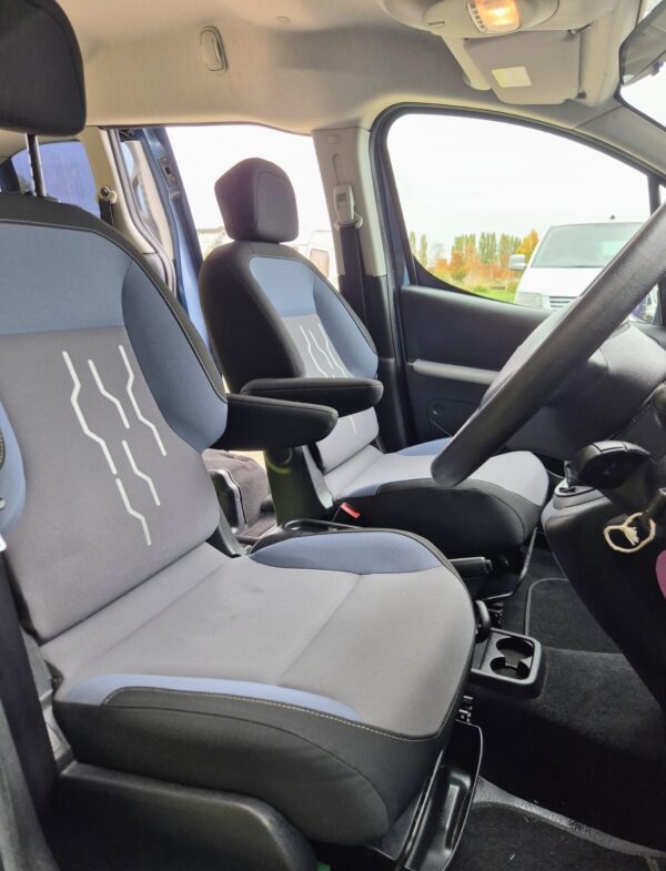 2015 PEUGEOT PARTNER TEPEE WAV Diesel 3 Seats Wheelchair Accessible - Image 13