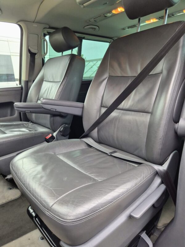 2009 Volkswagen Caravelle WAV Automatic Diesel – 6 Seats Wheelchair Accessible - Image 17